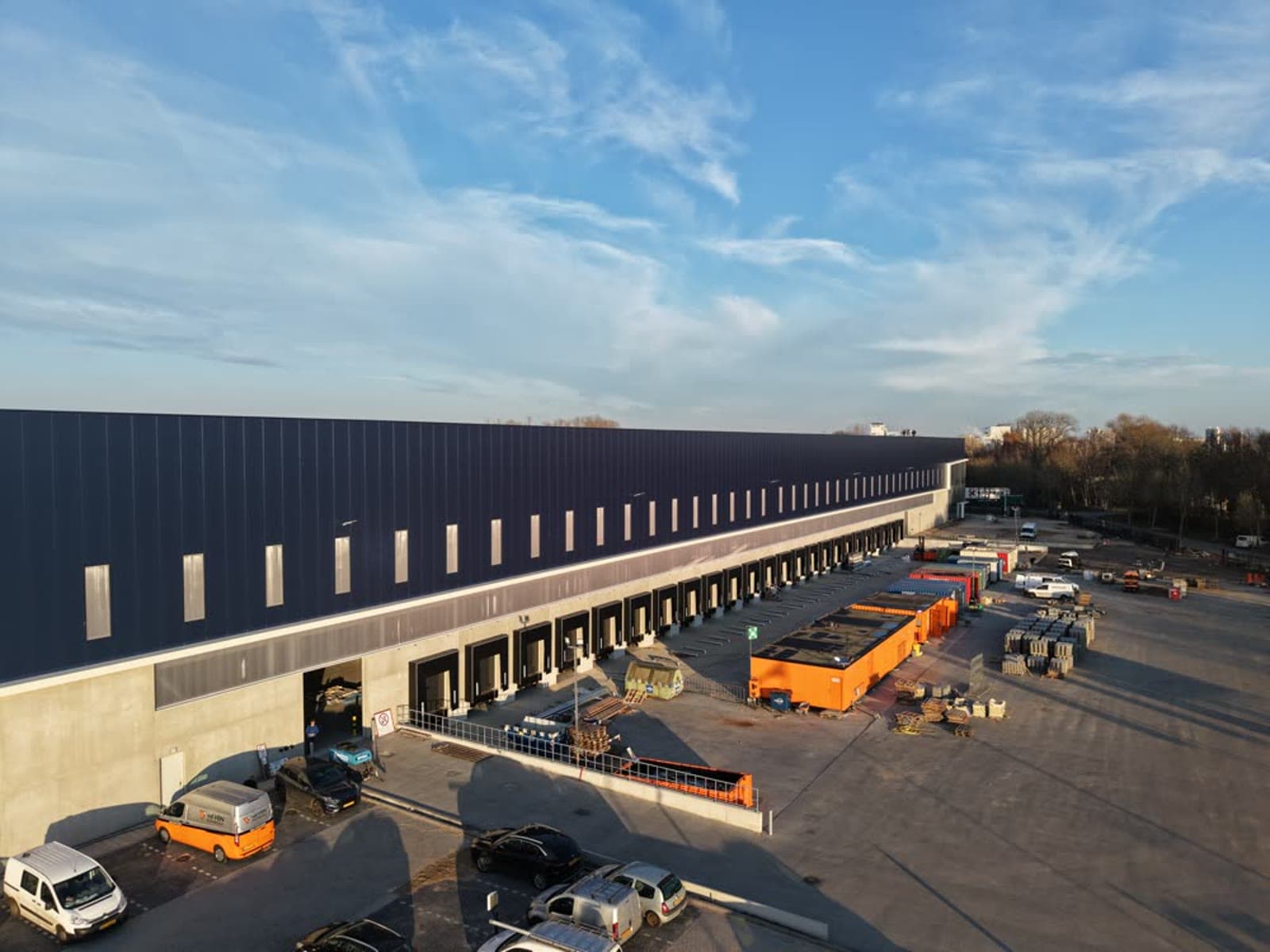 Huygensweg in Veghel op 15 december 2025: Langs de laadperrons