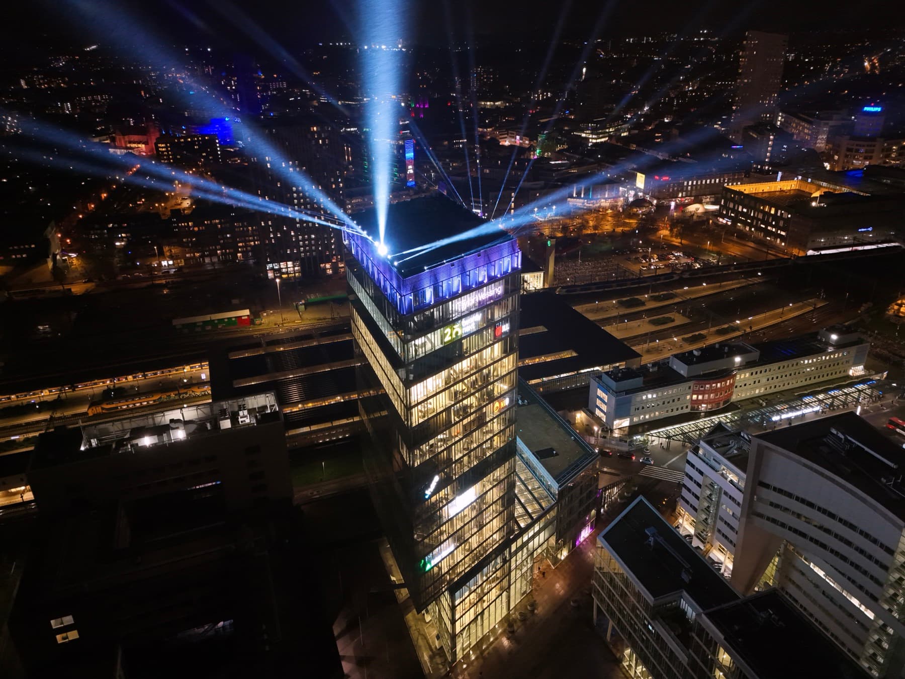 Kennedy Toren · GLOW — foto 1